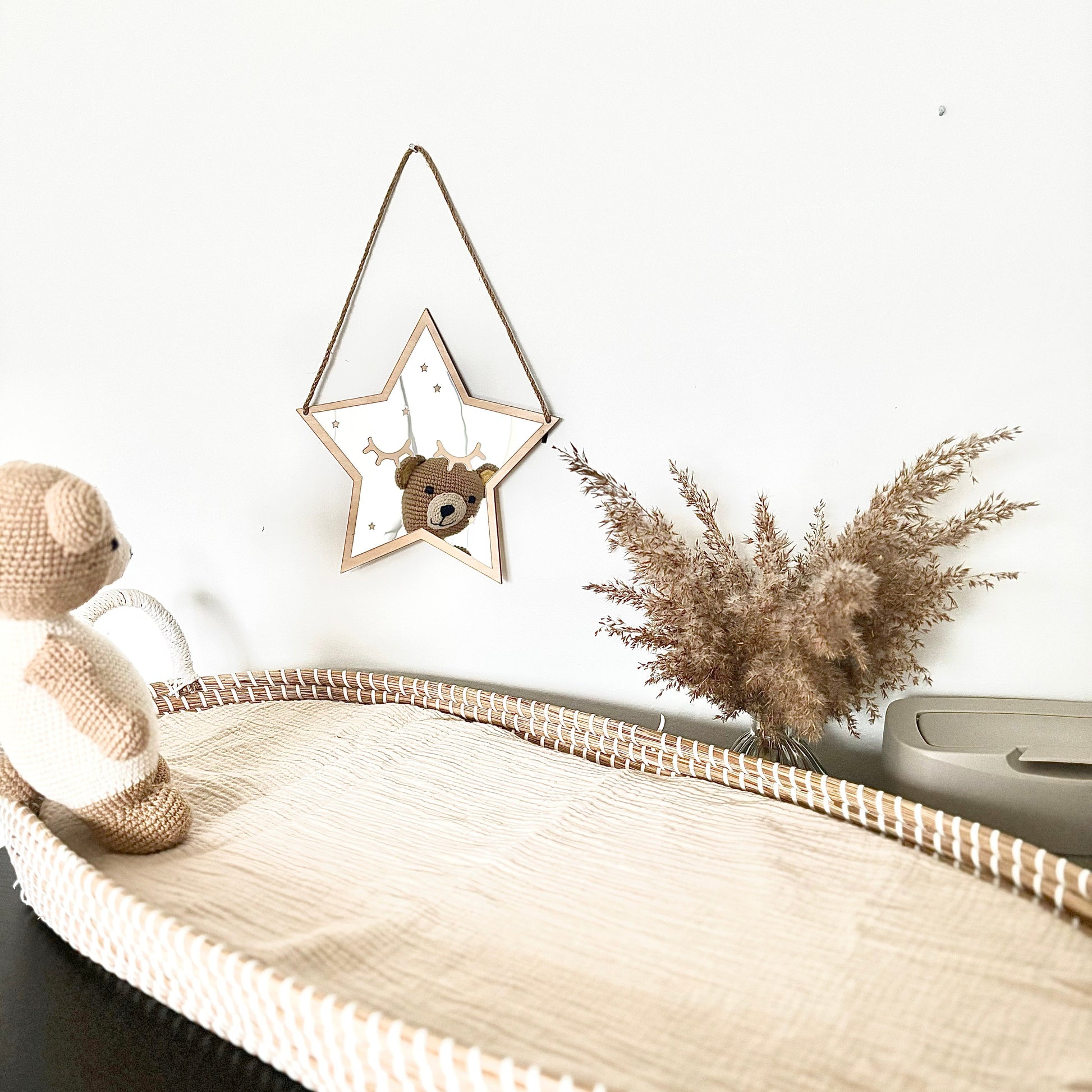 " Schattige ster spiegel voor kinderen, ontwikkelingsgericht ontwerp, ideaal voor in de babykamer."
