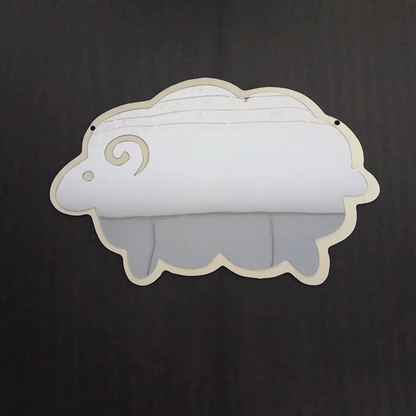 "Veilige houten schaap spiegel, babykamer decoratie, kindvriendelijke spiegel van hout, visuele stimulatie, natuurlijke babykamer inrichting, houten wanddecoratie, veilige spiegel voor baby's, rustiek en speels ontwerp"
