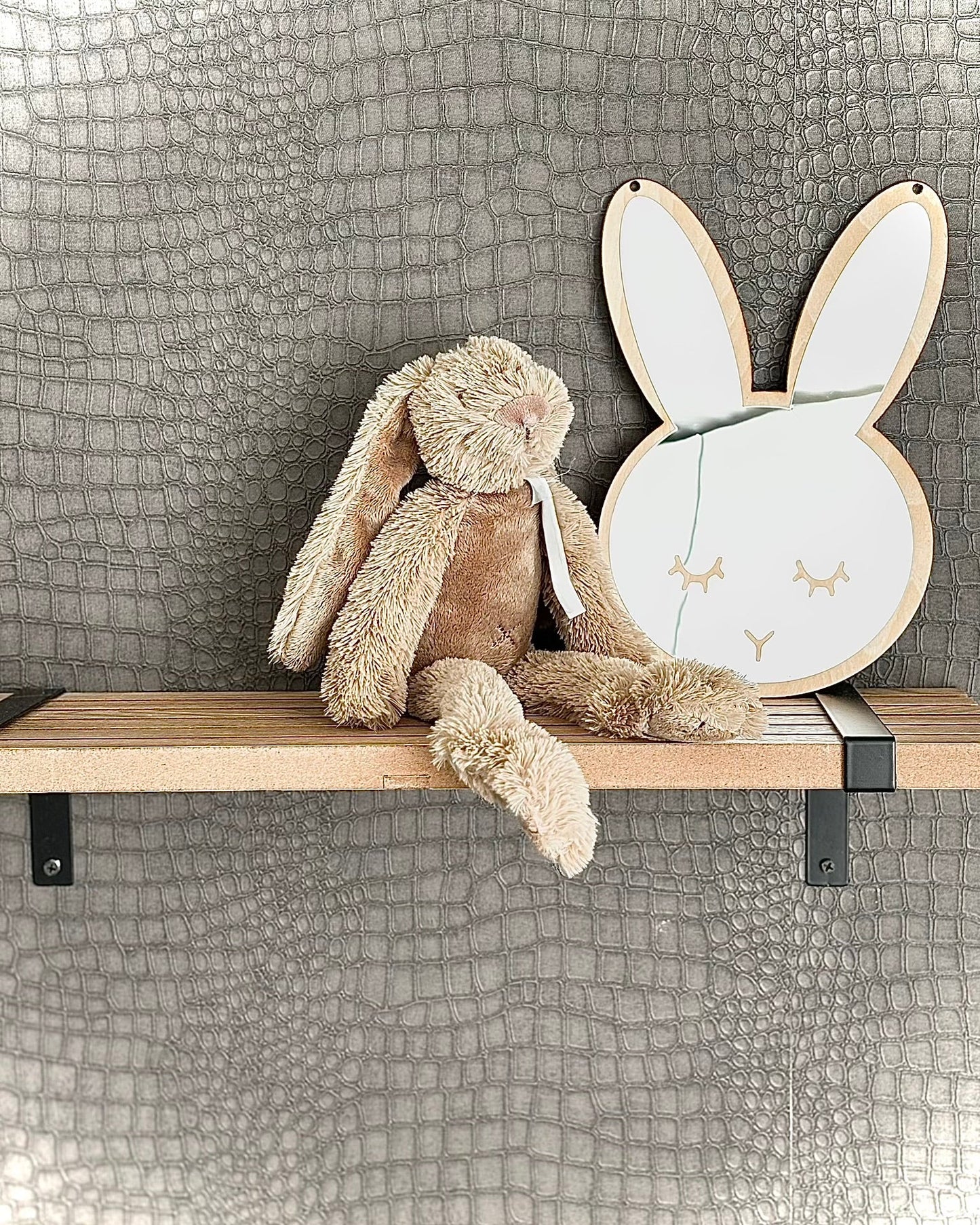 "Veilige houten konijn spiegel, babykamer decoratie, kinderkamer accessoires, houten spiegels voor kinderen, lichtgewicht en veilig, ontwikkelingsgericht speelgoed, natuurlijke babykamer stijl, schattige wanddecoratie"