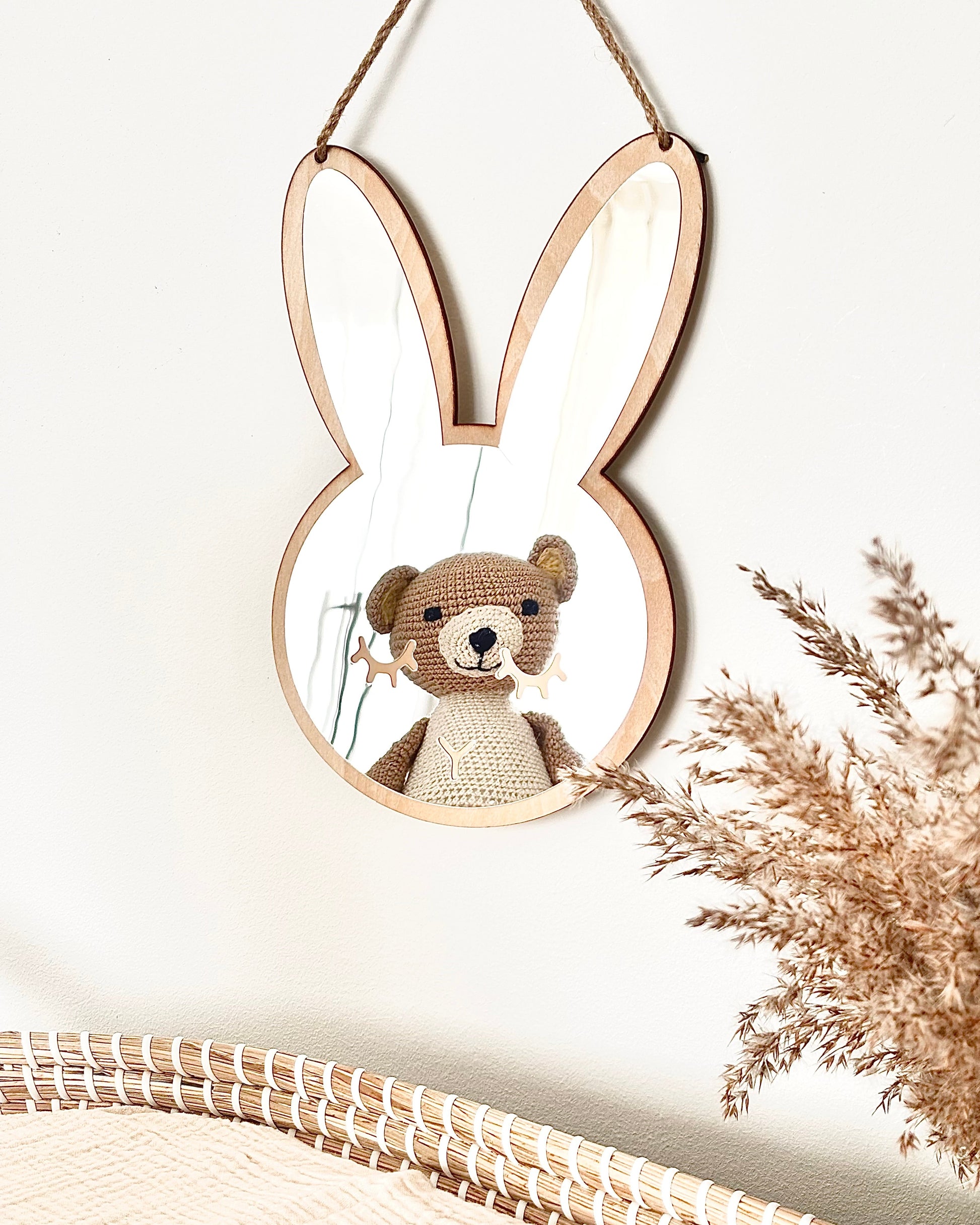 "Veilige houten konijn spiegel, babykamer decoratie, kinderkamer accessoires, houten spiegels voor kinderen, lichtgewicht en veilig, ontwikkelingsgericht speelgoed, natuurlijke babykamer stijl, schattige wanddecoratie"