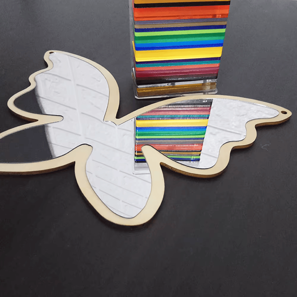 Veilige houten vlinder spiegel, babykamer accessoires, meisjeskamer decor, houten spiegels kinderkamer, lichtgewicht en veilig, visuele ontwikkeling, natuurlijk materiaal, speelse wanddecoratie voor baby's"
